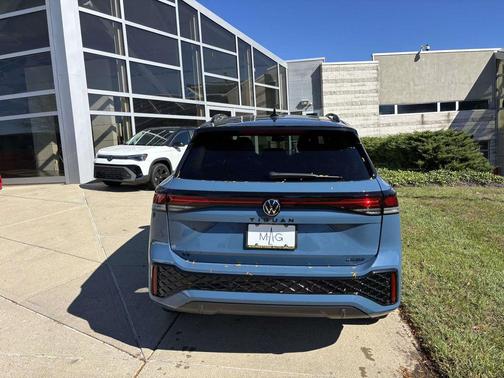 2026 Volkswagen Tiguan 2.0T SE R-Line Black 4MOTION