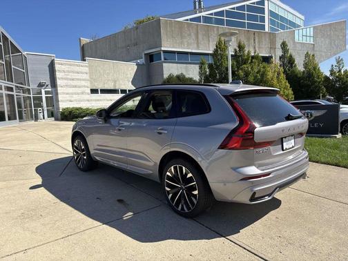 2026 Volvo XC60 B5 Ultra