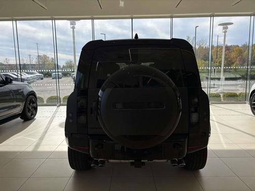 2026 Land Rover Defender 110 V8