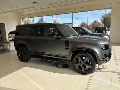 2026 Land Rover Defender 110 V8