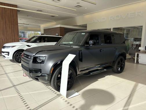 2026 Land Rover Defender 110 V8