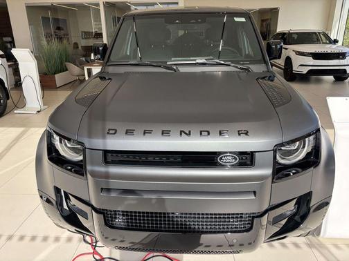 2026 Land Rover Defender 110 V8