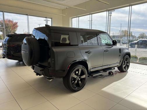 2026 Land Rover Defender 110 V8