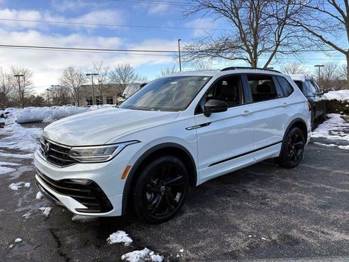 2023 Volkswagen Tiguan 2.0T SE R-Line Black 4MOTION