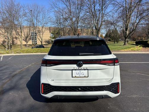 2026 Volkswagen Tiguan 2.0T SE R-Line Black