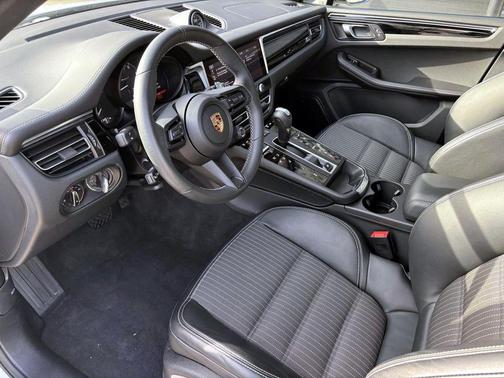 2025 Porsche Macan T