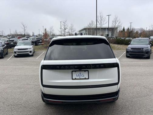 2025 Land Rover Range Rover P400 SE