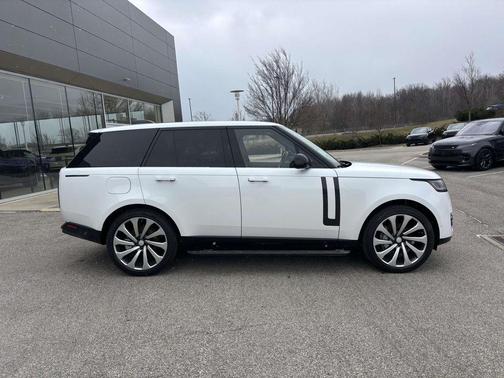 2025 Land Rover Range Rover P400 SE