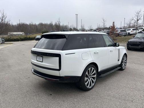 2025 Land Rover Range Rover P400 SE