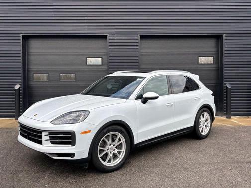2024 Porsche Cayenne Base (Tiptronic)