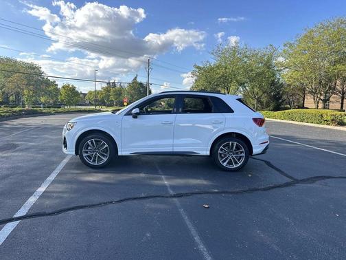 2025 Audi Q3 Premium 45 TFSI S line quattro Tiptronic