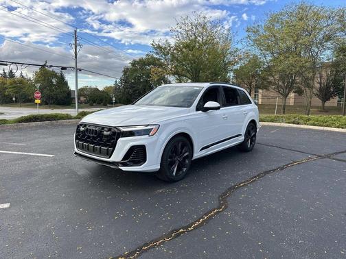 2025 Audi Q7 55 Premium Plus