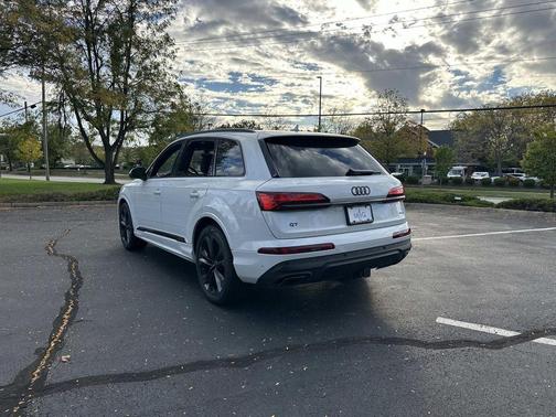 2025 Audi Q7 55 Premium Plus