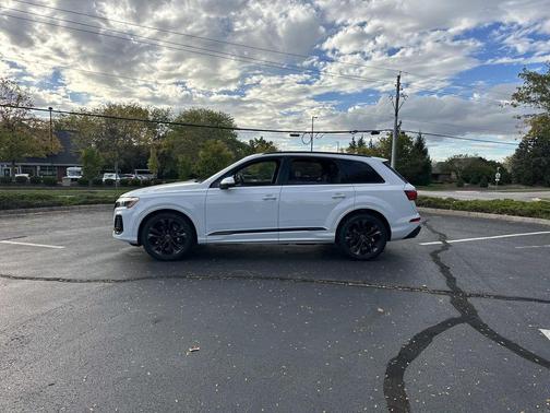 2025 Audi Q7 55 Premium Plus