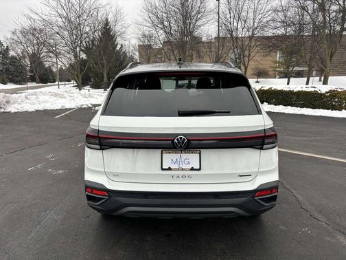 2025 Volkswagen Taos 1.5T SE Black