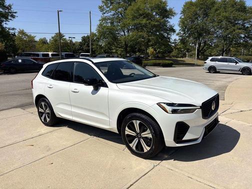 2025 Volvo XC60 Plug-In Hybrid T8 Core