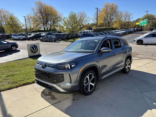 2025 Volkswagen Tiguan 2.0T SE 4MOTION