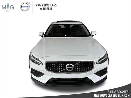 2025 Volvo V60 Cross Country B5 Plus