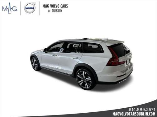 2025 Volvo V60 Cross Country B5 Plus
