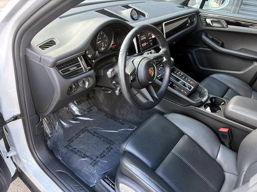 2024 Porsche Macan Base (PDK)