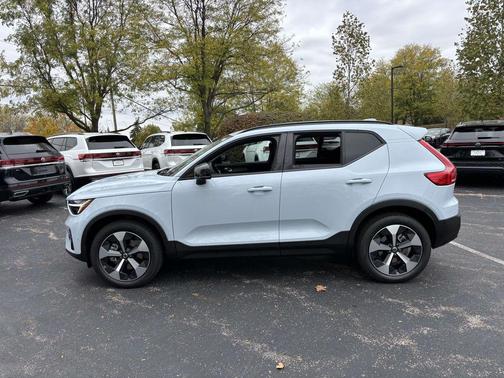 2026 Volvo XC40 B5 Plus