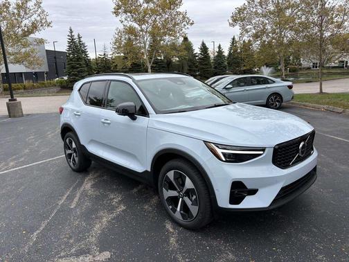 2026 Volvo XC40 B5 Plus