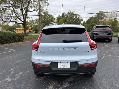 2026 Volvo XC40 B5 Plus