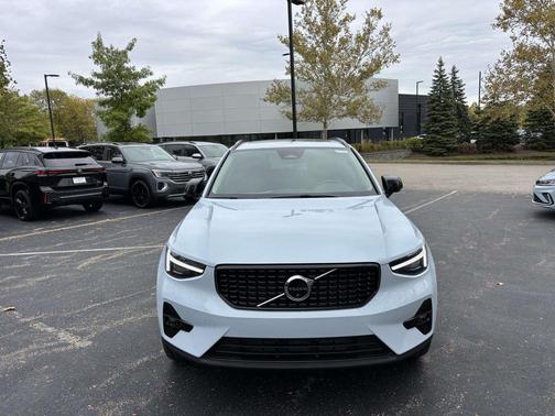 2026 Volvo XC40 B5 Plus