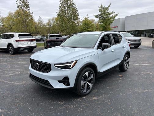 2026 Volvo XC40 B5 Plus
