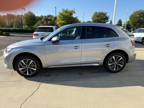 2022 Audi Q5 45 S line Premium Plus
