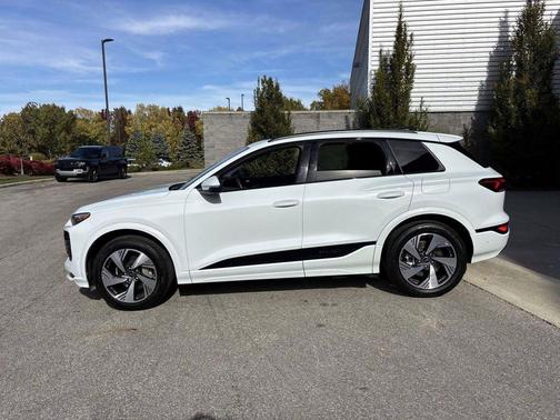 2025 Audi Q6 e-tron Premium Plus quattro