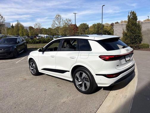 2025 Audi Q6 e-tron Premium Plus quattro