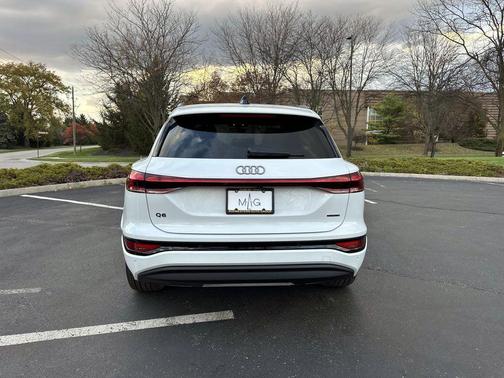 2025 Audi Q6 e-tron Premium Plus quattro