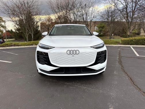 2025 Audi Q6 e-tron Premium Plus quattro