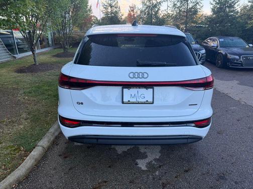 2025 Audi Q6 e-tron Premium Plus quattro