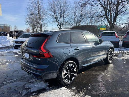 2026 Volvo XC60 B5 Plus