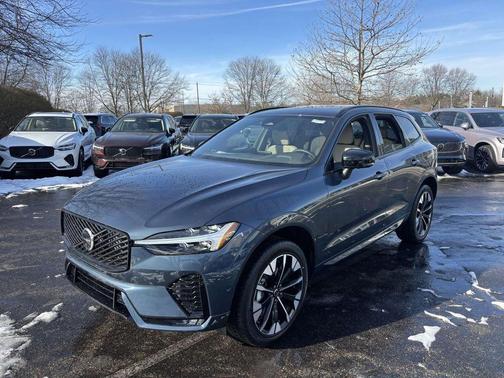 2026 Volvo XC60 B5 Plus