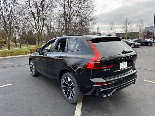 2026 Volvo XC60 B5 Plus