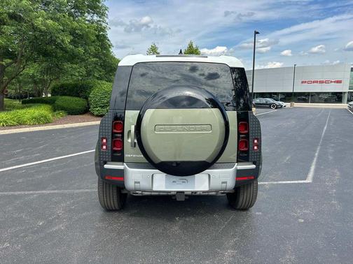 2025 Land Rover Defender 110 P400 S