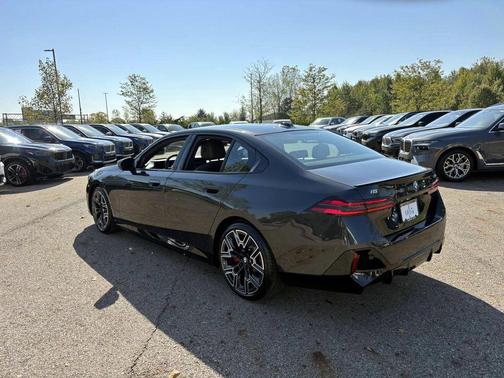 2025 BMW i5 M60