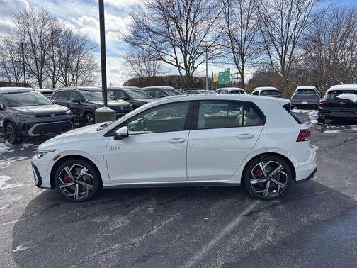 2026 Volkswagen Golf GTI 2.0T SE DSG