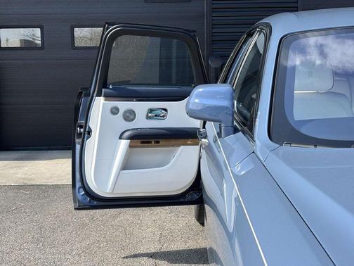 2025 Rolls-Royce Ghost 