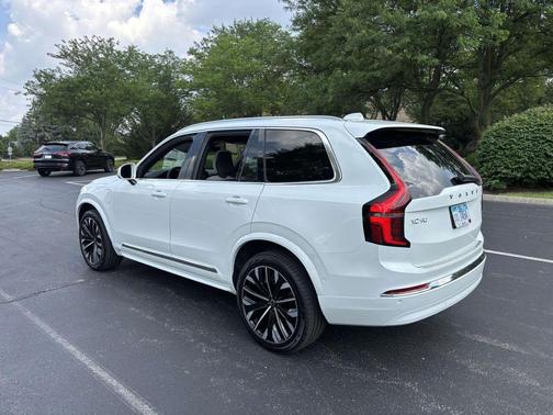 2026 Volvo XC90 Plug-In Hybrid T8 Plus 7-Seater