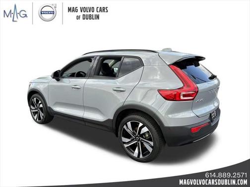 2025 Volvo XC40 B5 Plus Dark Theme