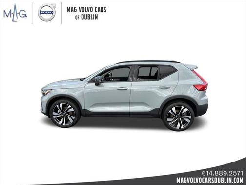 2025 Volvo XC40 B5 Plus Dark Theme