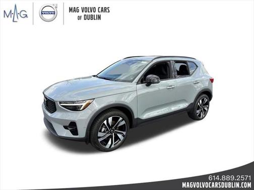 2025 Volvo XC40 B5 Plus Dark Theme