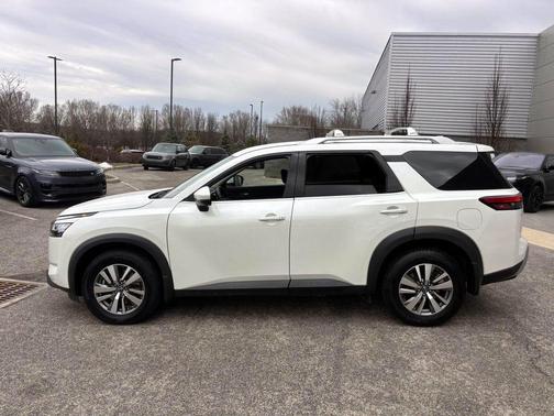 2022 Nissan Pathfinder SL 4WD