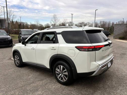 2022 Nissan Pathfinder SL 4WD
