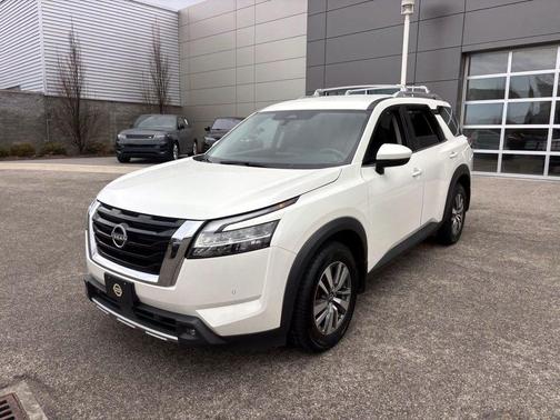 2022 Nissan Pathfinder SL 4WD
