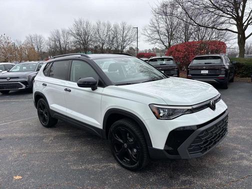 2026 Volkswagen Taos SE Black